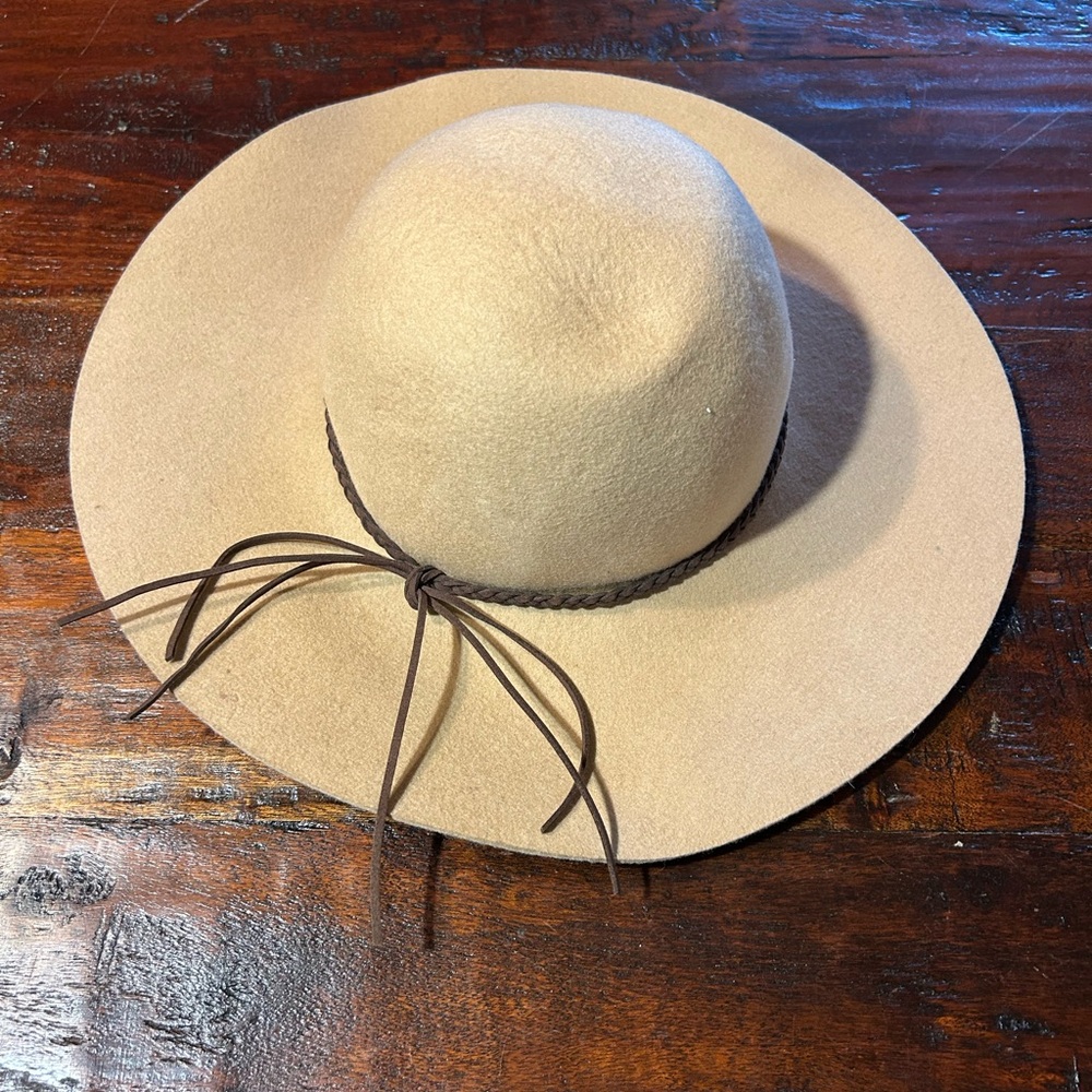 Womens Elegant Tan Wide-Brim Hat